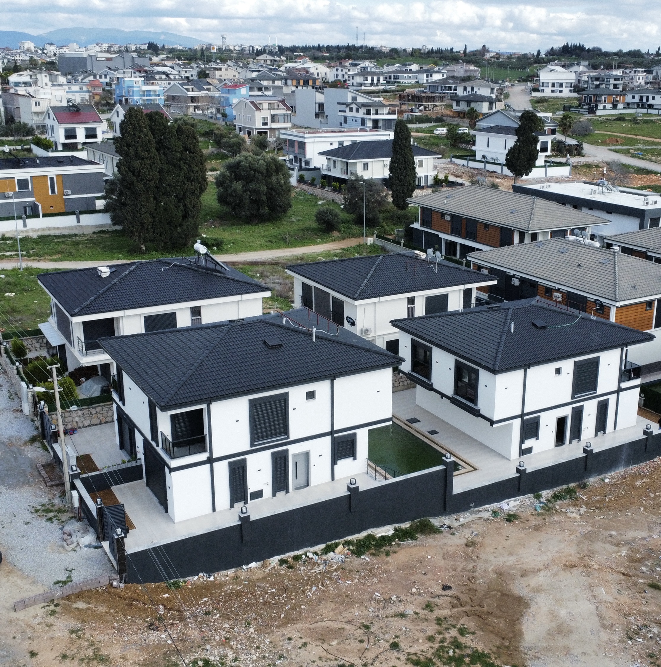 Aydın Didim Hisar Mah. Havuzlu Sitede 3+1 Villa