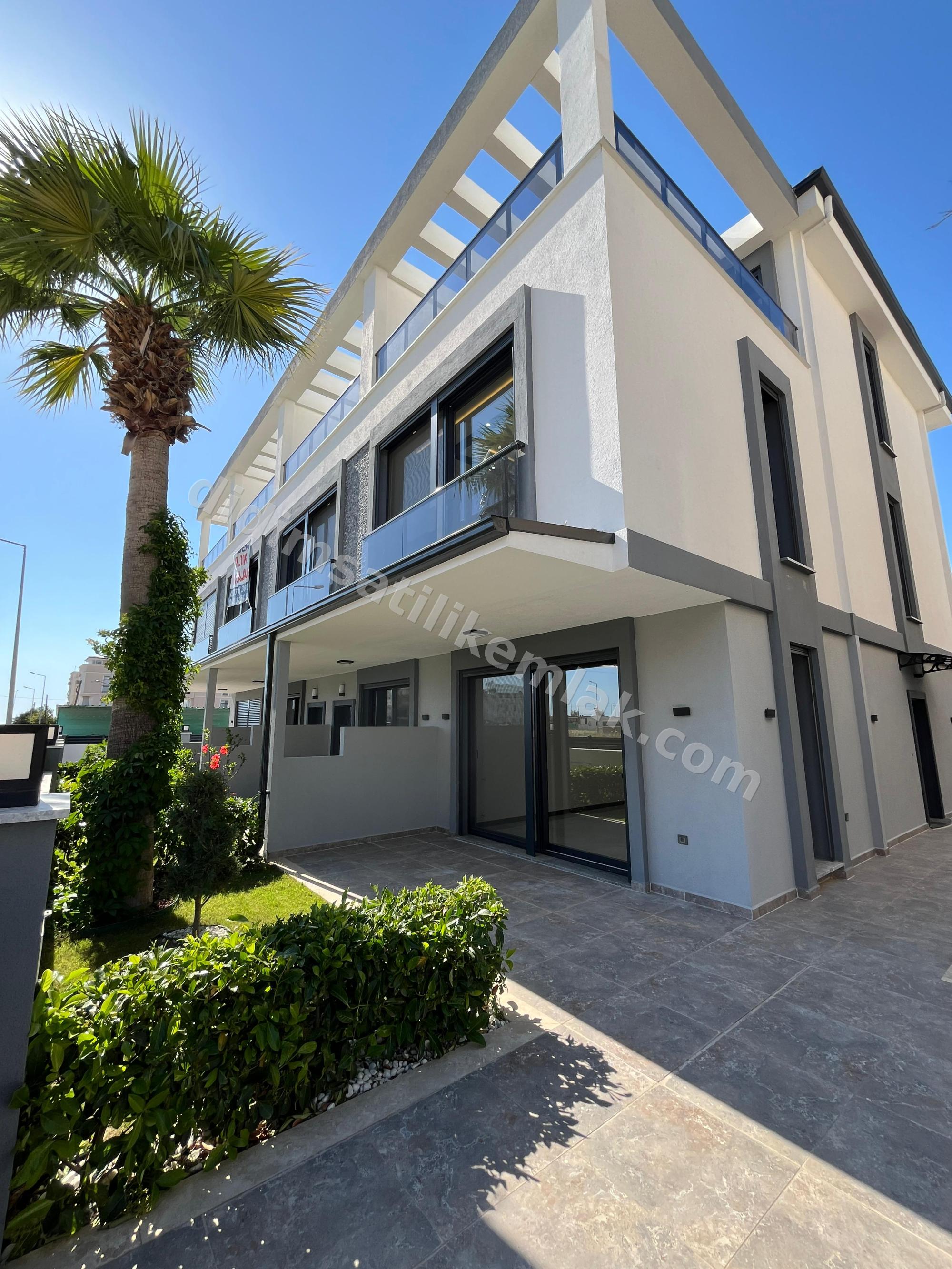 Aydin Didim Çamlik Mah. denize 200 mt 3+1 havuzlu villa