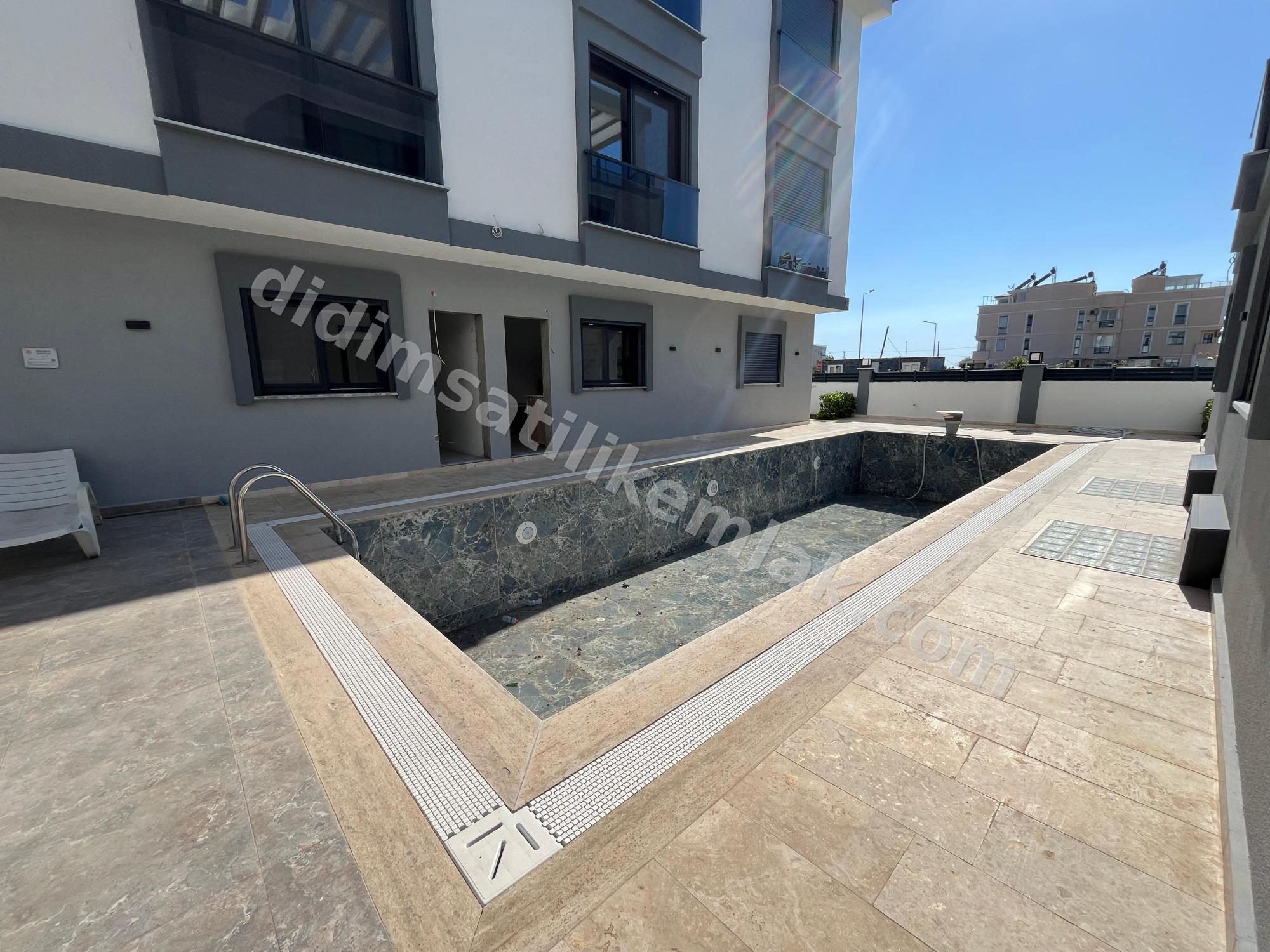 Aydin Didim Çamlik Mah. denize 200mt 6+1 havuzlu lux villa