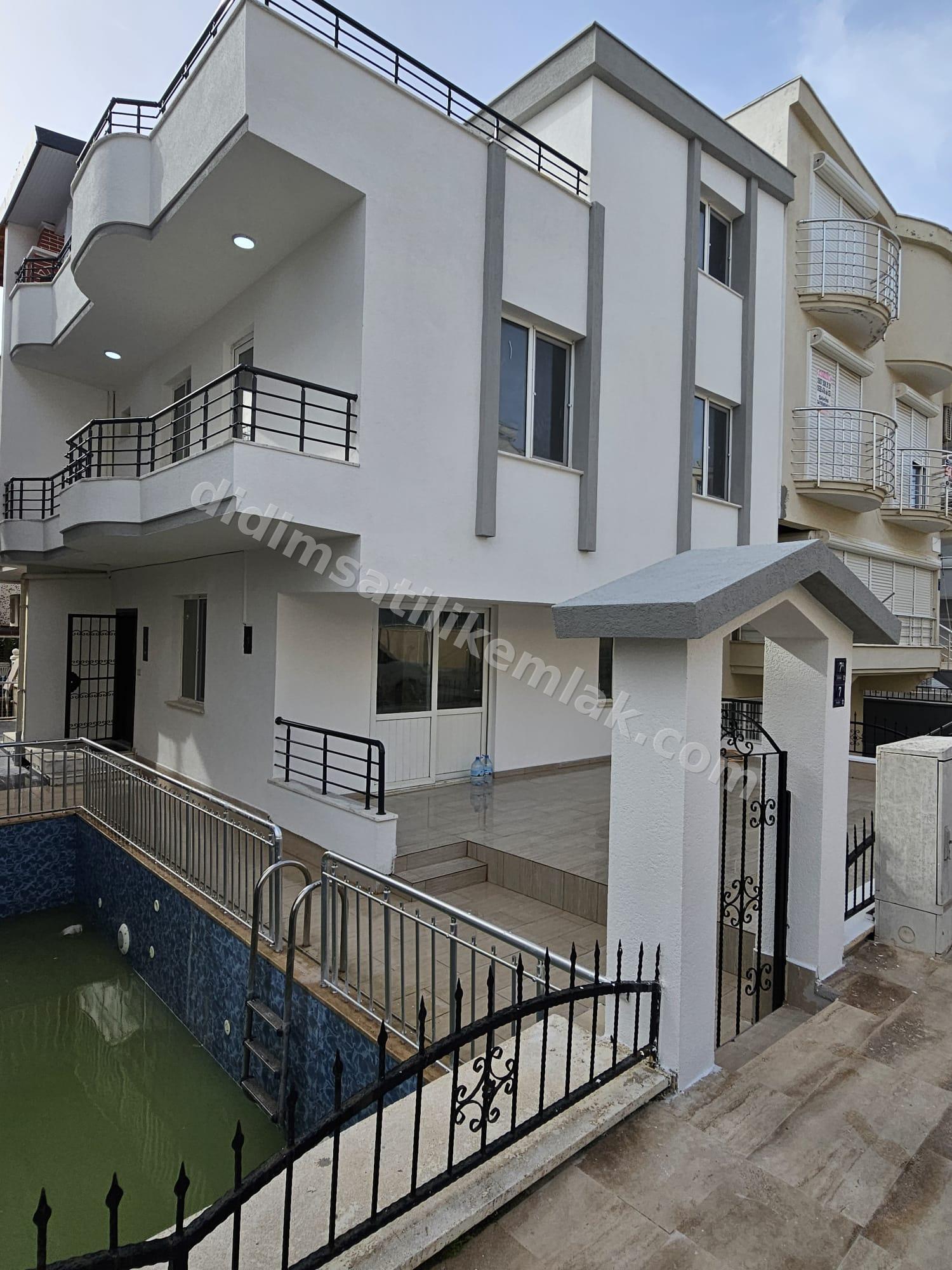 Aydin Didim Altinkum Mah. 4+1 havuzlu villa