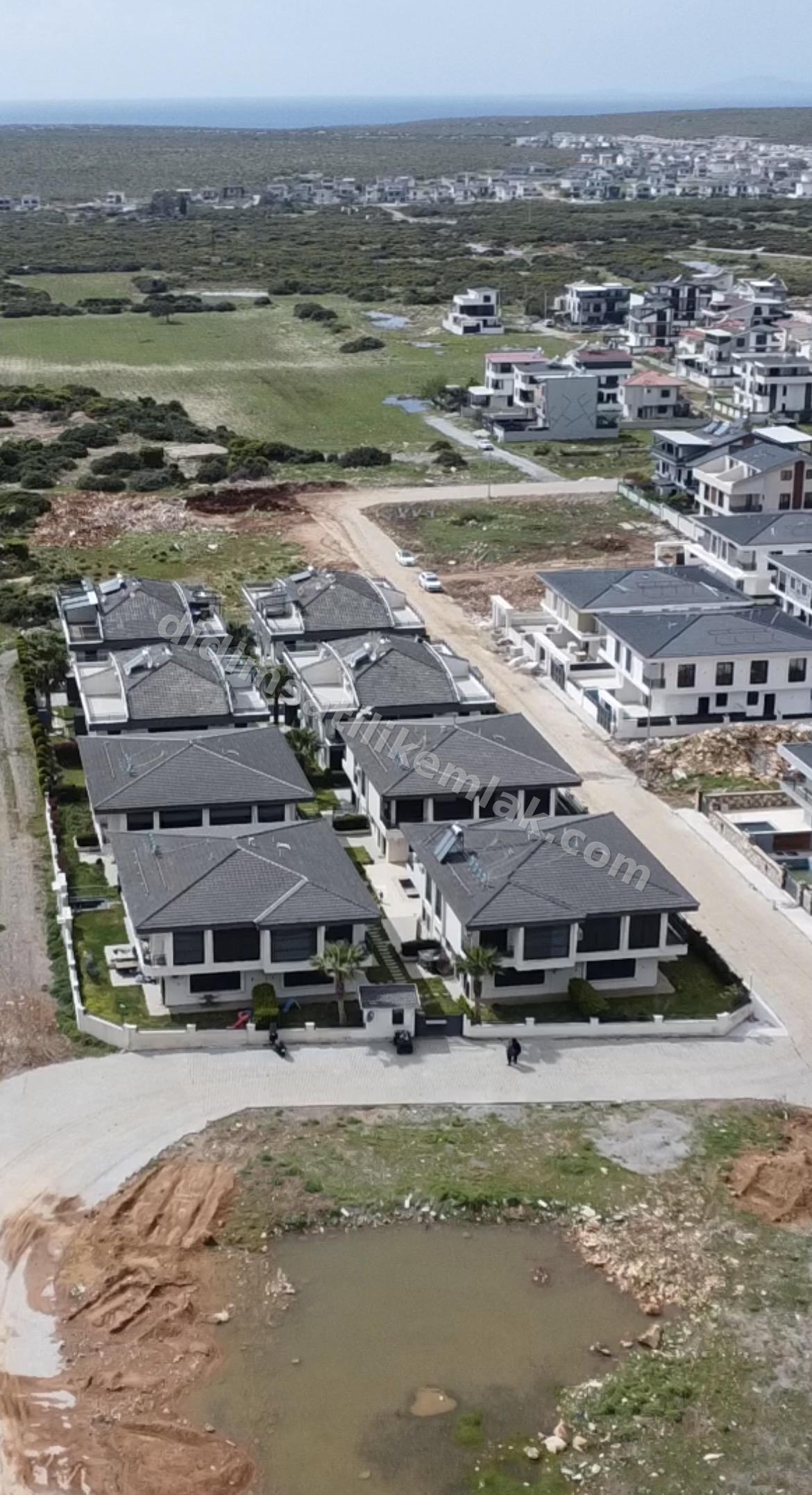 Aydin Didim Efeler mah. havuzlu sitede 3+1 esyali lux villa