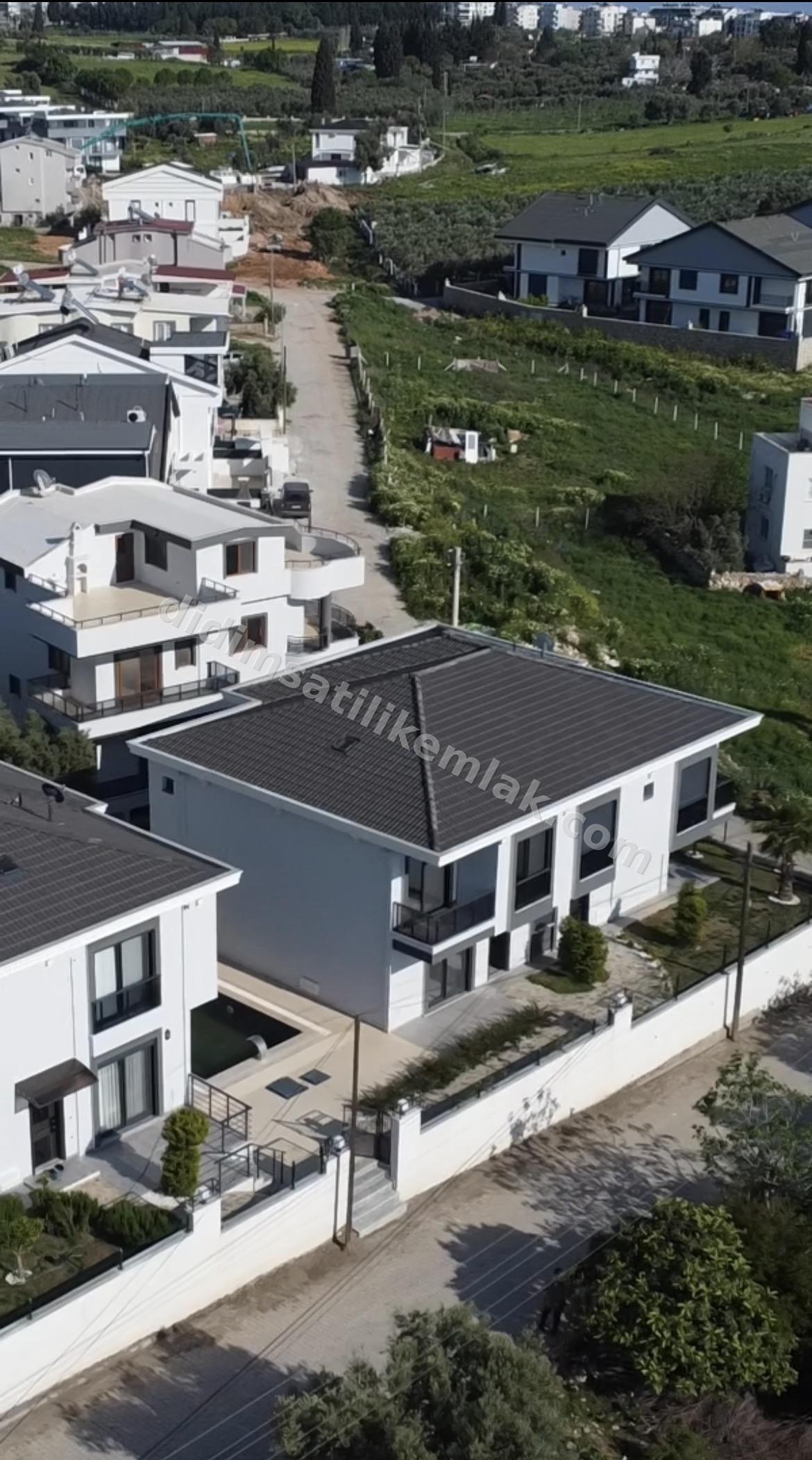 Aydin Didim Hisar Mah. havuzlu site ici 3+1 villa